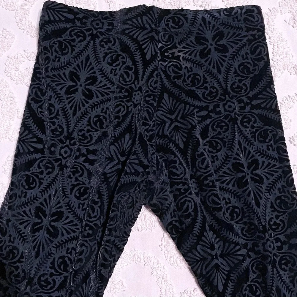Blackmilk Gothic Velvet Patterned Leggings medium - Picture 2 of 10